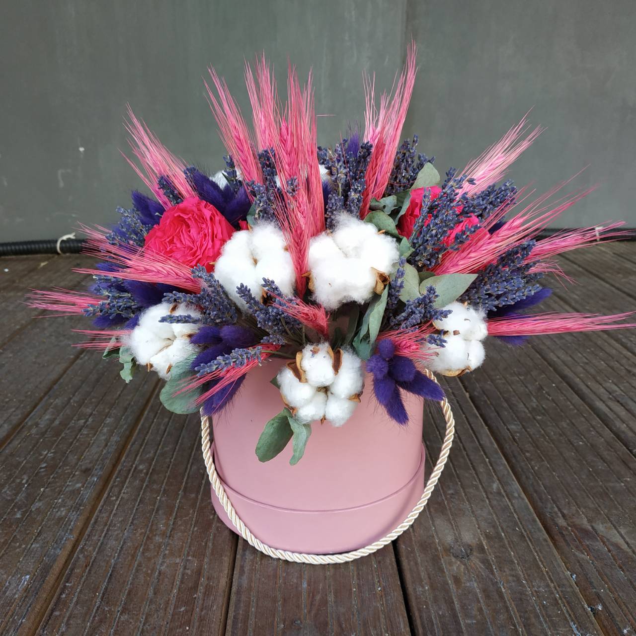 Композиция из сухоцветов