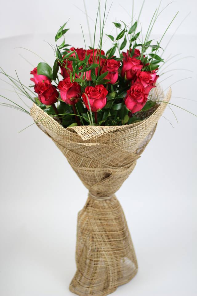 Букет из бордовых роз