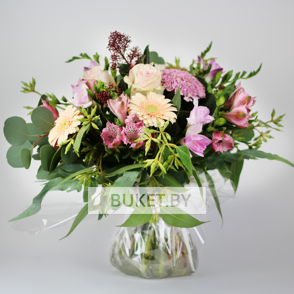 Букет с гортензией, герберой и эвкалиптом