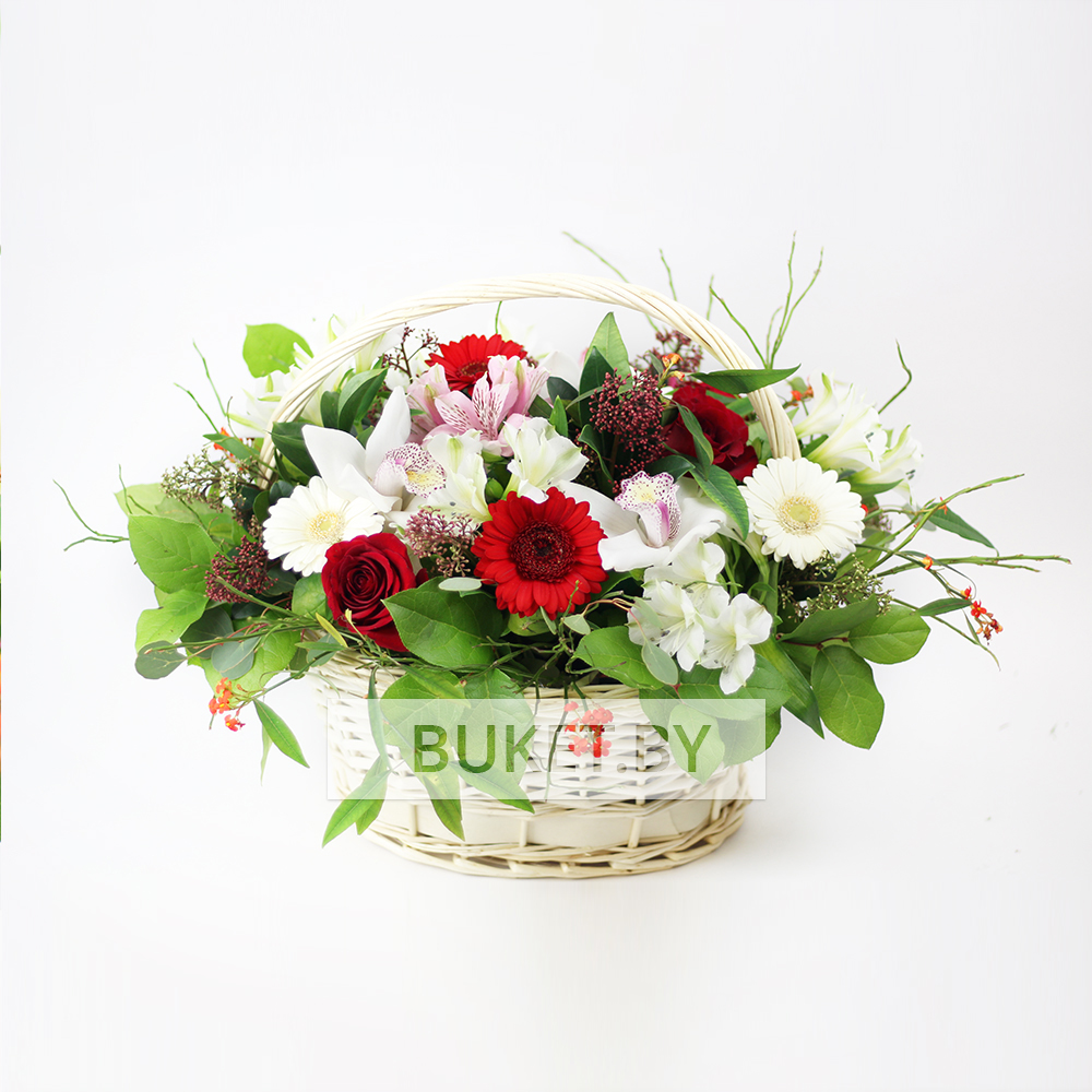 Корзина с орхидеями, розами и герберами