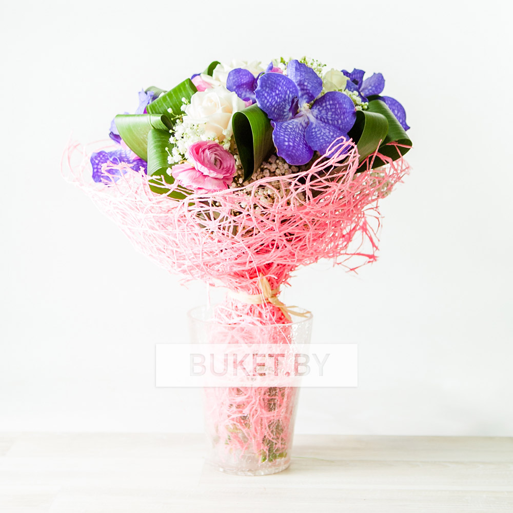 Цветочная композиция в коробке с гортензией