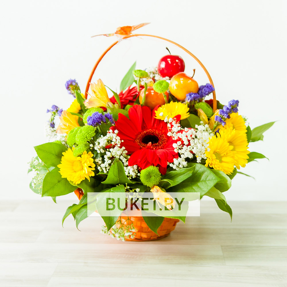 Корзина с герберами, хризантемой и статицей