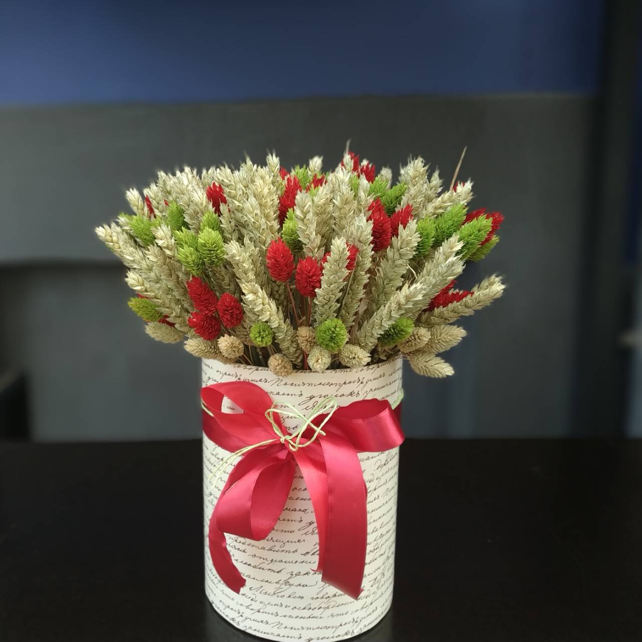 Композиция из фалариса